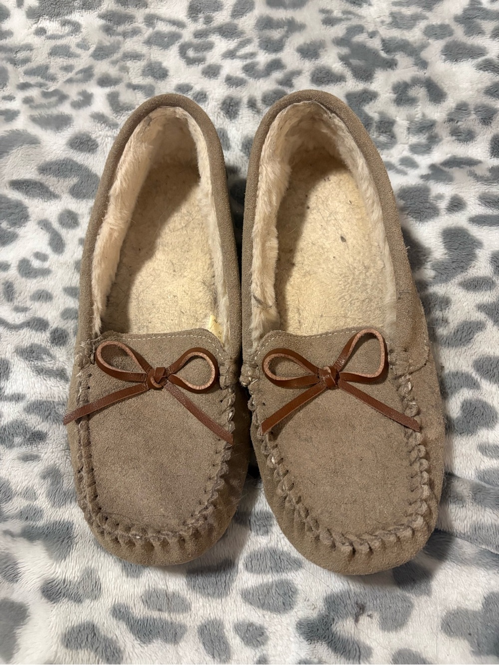 Classic Women’s Moccasin Slippers in Light Brown - Faux Fur Lining